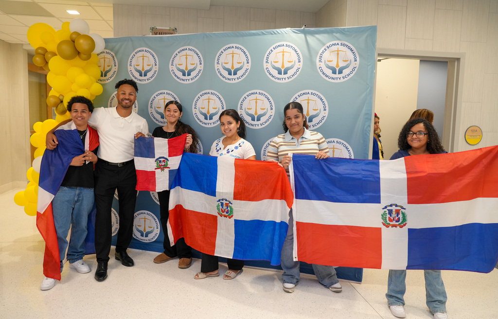 🌎 Students at Justice Sonia Sotomayor Community School and School 23 proudly represented their heritage!