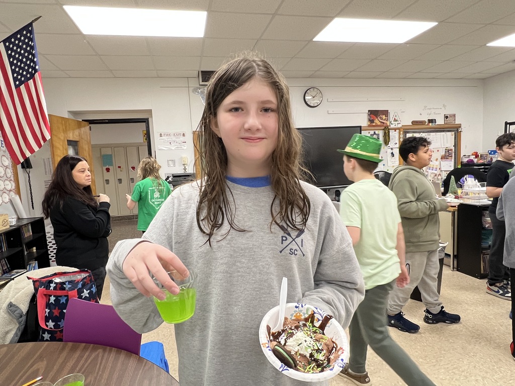 St. Patrick's Day ice cream sundaes