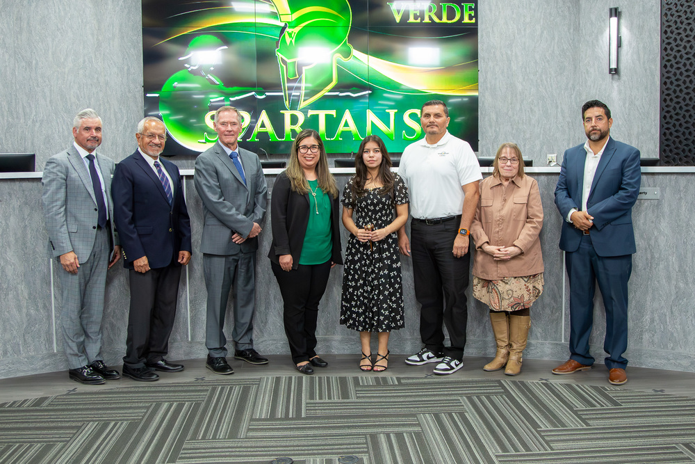 Valle Verde ECHS Senior Honored for Hospice Volunteer Work