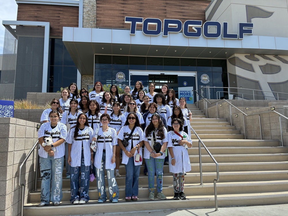 Senior scholars on Enrichment field trip to Top Golf
