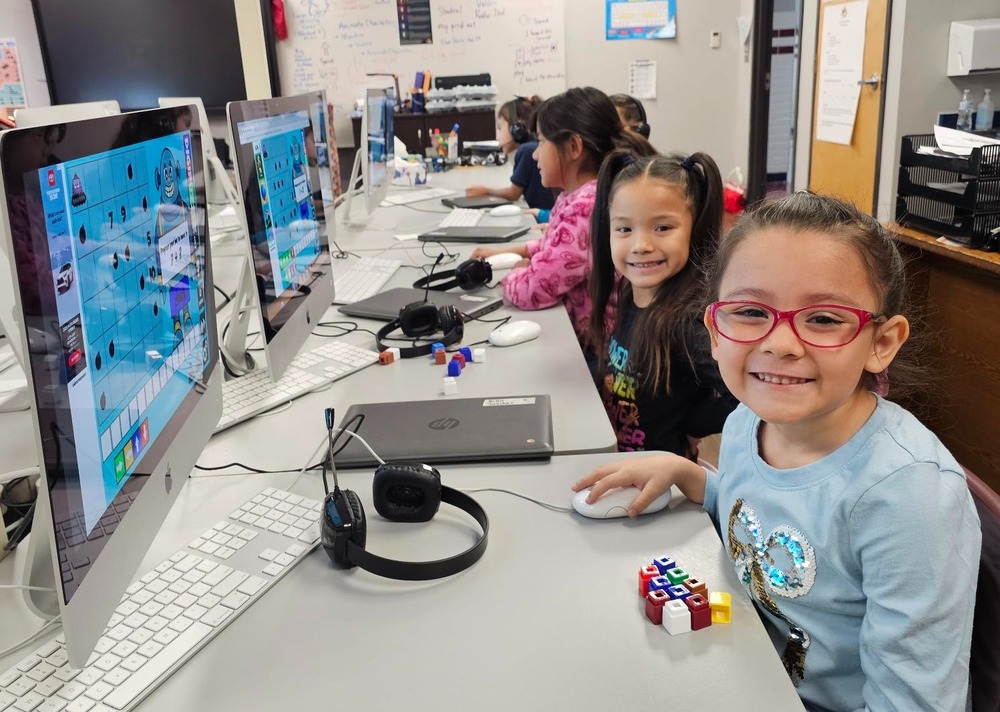 Presa Kinder students coding