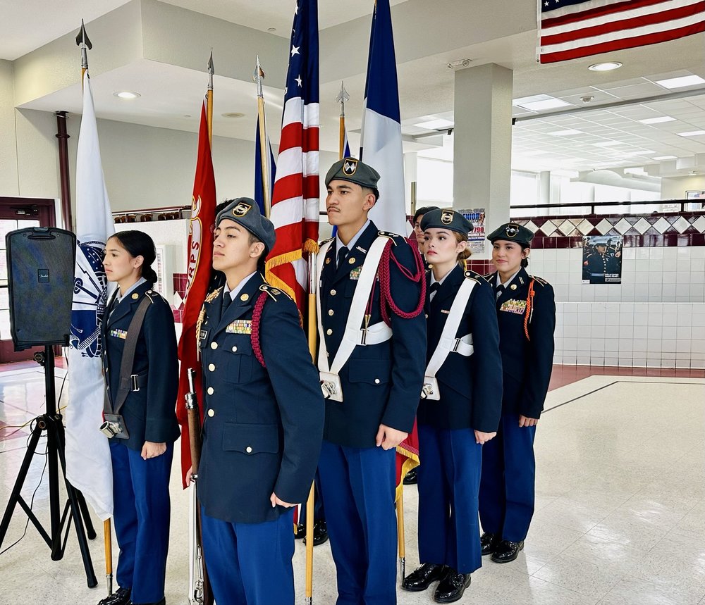 Image of students with US and Texas Flag