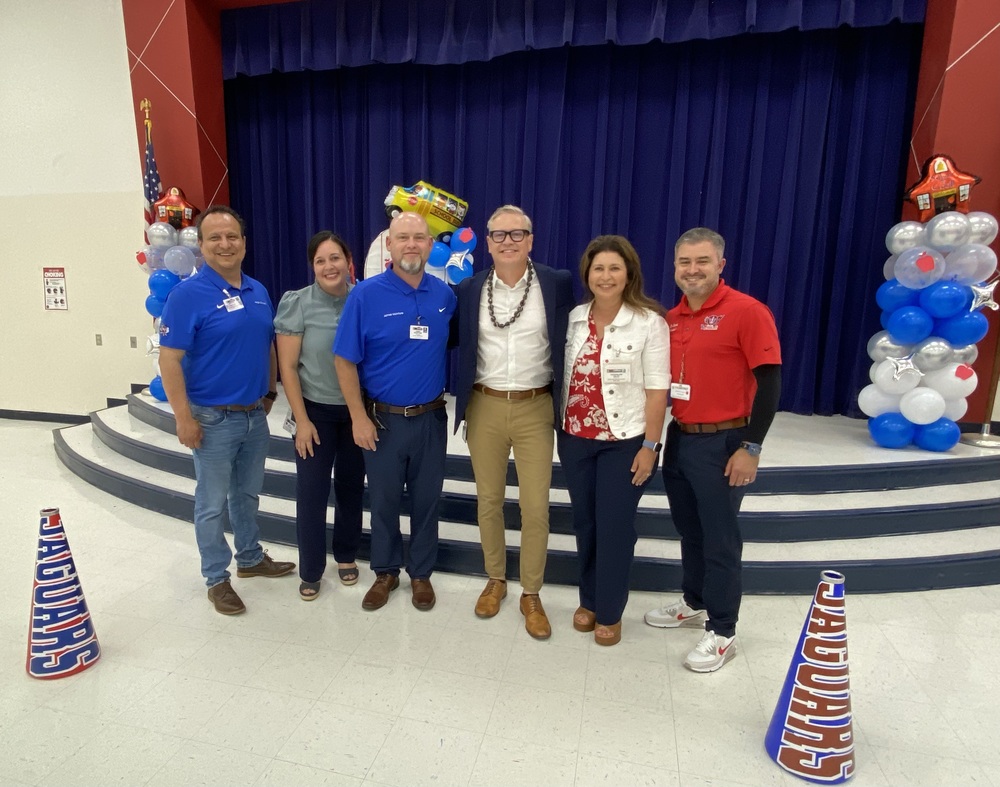 Congratulations to our new Principal, Mr. Miguel Muñoz.