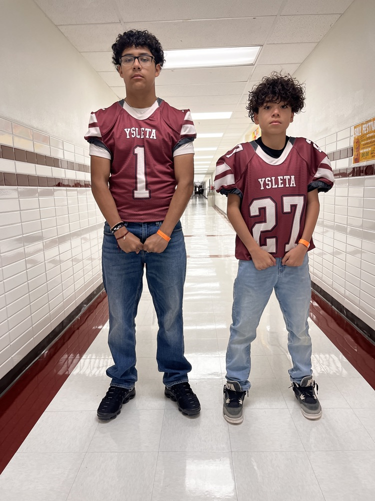 2/7 grade football players