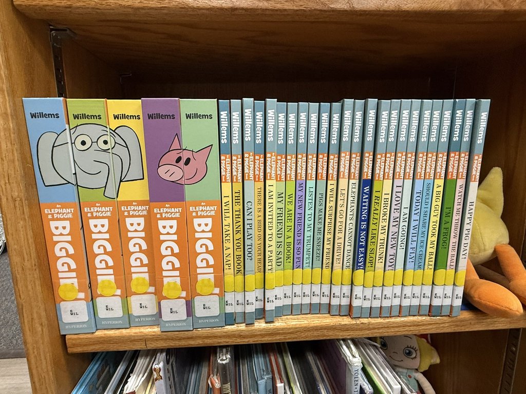 New books at the EKIS library.