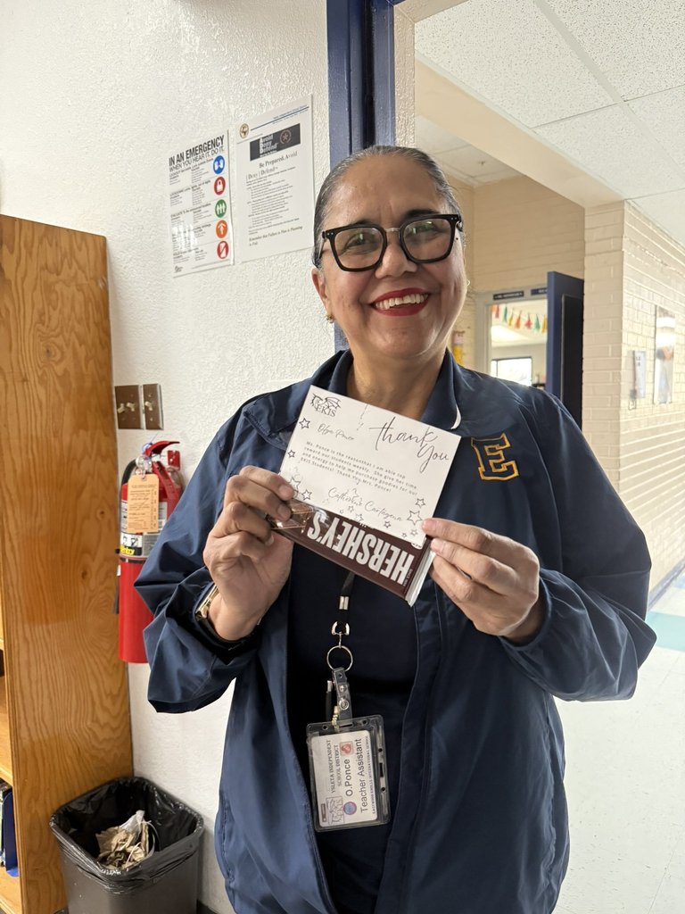 Ms. Ponce receiving a teacher shout out.