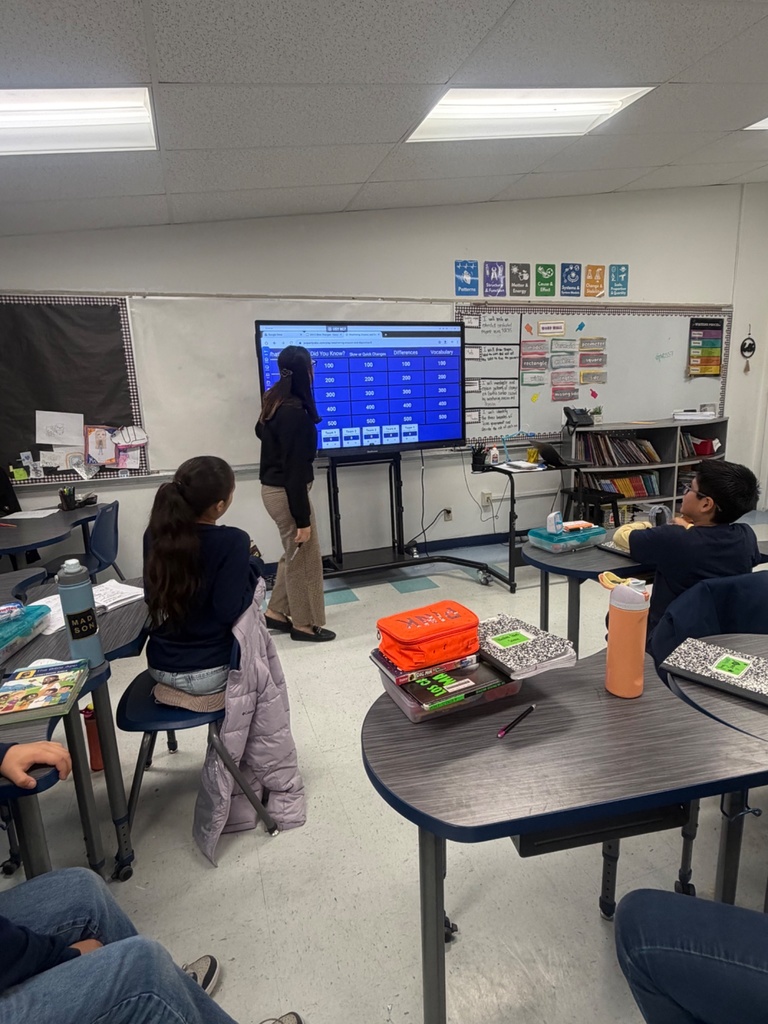 Photo of EKIS 4th grade students engaged in a science project.