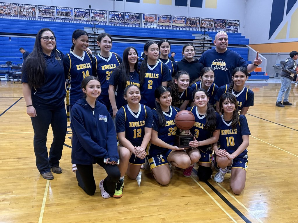 Photo of EKIS 8th grade girls basketball team.