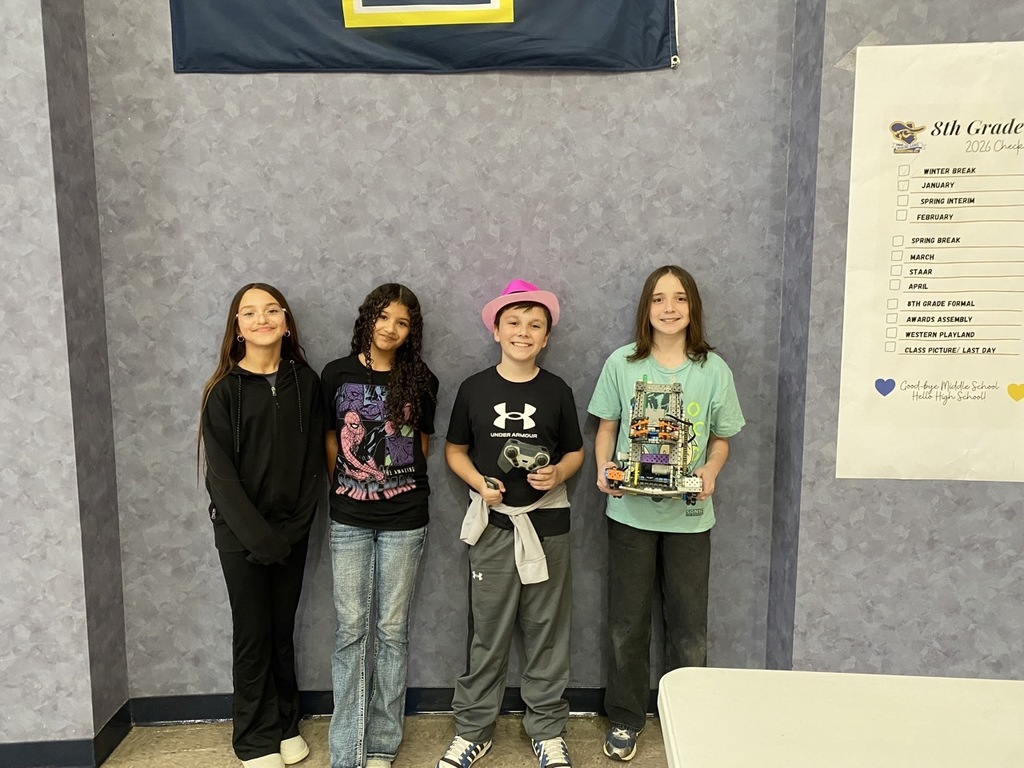 Photo of EKIS students at a robotics competition.