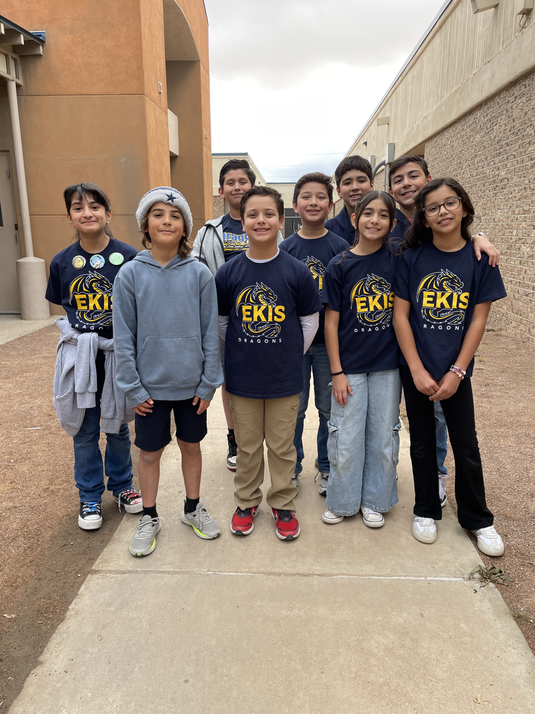 Photo of EKIS students at a robotics competition.