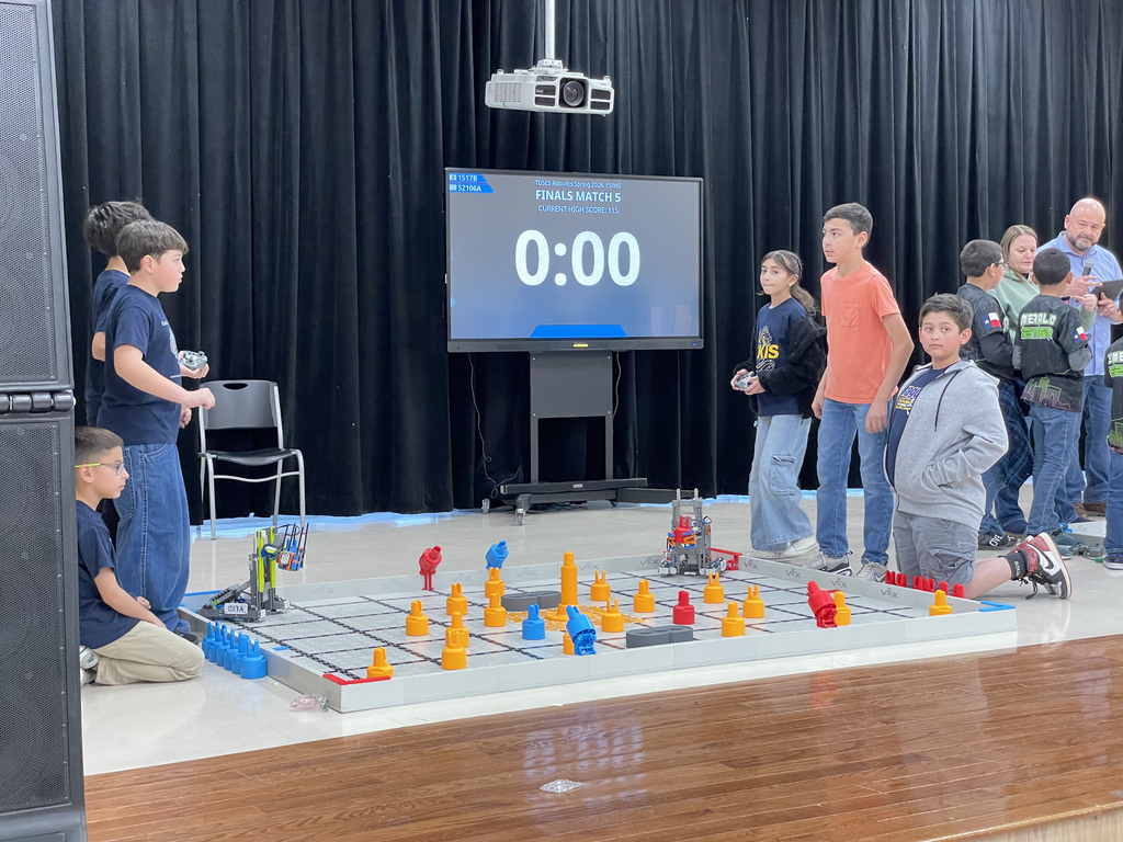 Photo of EKIS students at a robotics competition.