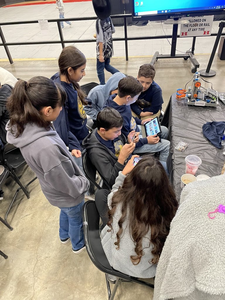 Photo of EKIS students at a VEX IQ robotics competition.