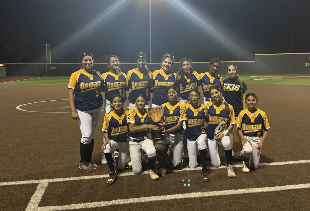 Photo of the EKIS 7th grade softball team.