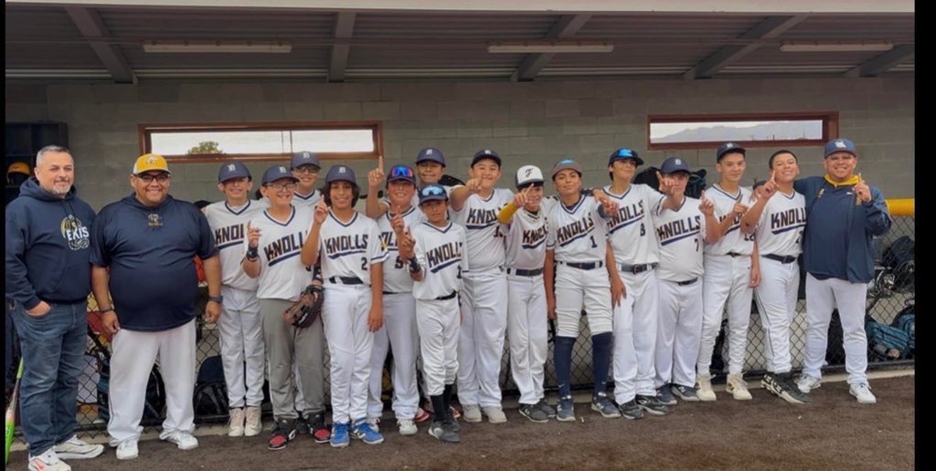 Photo of the EKIS 7th grade baseball team.