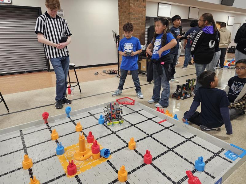 2 members of Team C begin their skills run