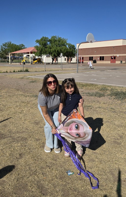Mother and daughter pose with kite of the movie Frozen Princess