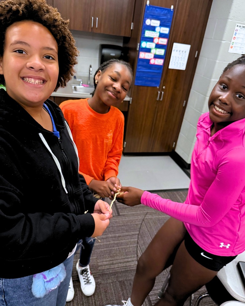 3 girls holding rope