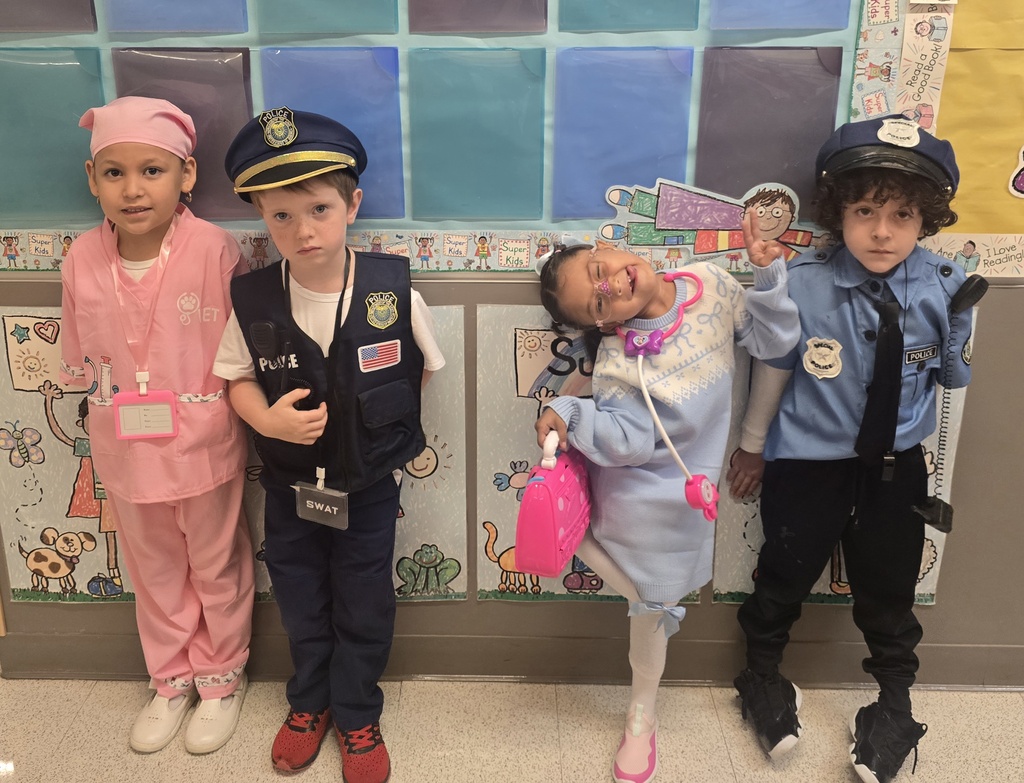 homecoming week day 2 career day. día de profesiones 