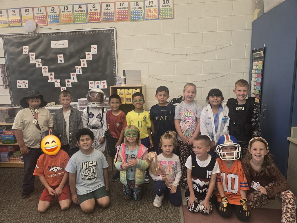 homecoming week day 2 career day. día de profesiones