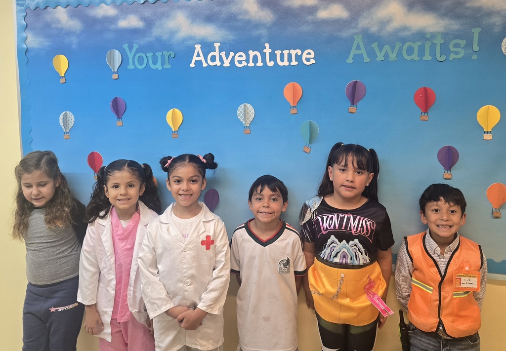 homecoming week day 2 career day. día de profesiones