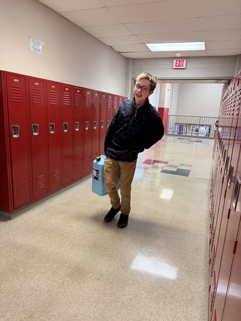 Everyone seemed to understand why the girls carry the jugs on their heads...it's hard to balance any other way.
